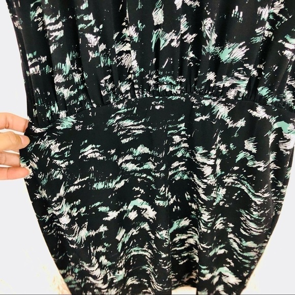 BCBGeneration black with teal and white pattern multicolor keyhole v neck midi - Picture 11 of 13